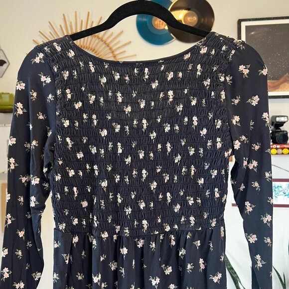 American Eagle Dark Grey Black with Floral Smocked Peplum Long Sleeve - Size M - Picture 4 of 8